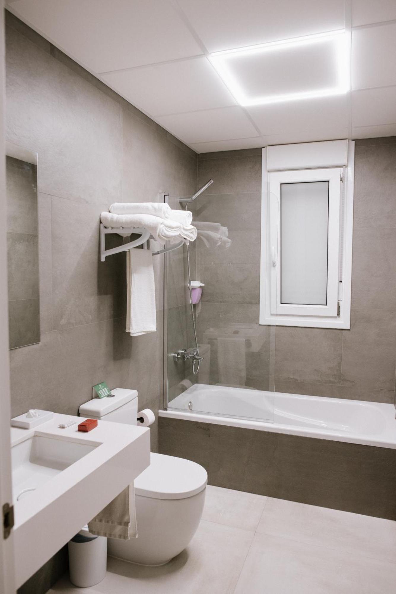 Hotel Melilla Centro ภายนอก รูปภาพ